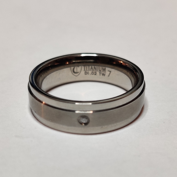 Titanium Silver Tone Minimalist Unisex Alliance Wedding Ring with a Diamond Chip - Picture 1 of 8